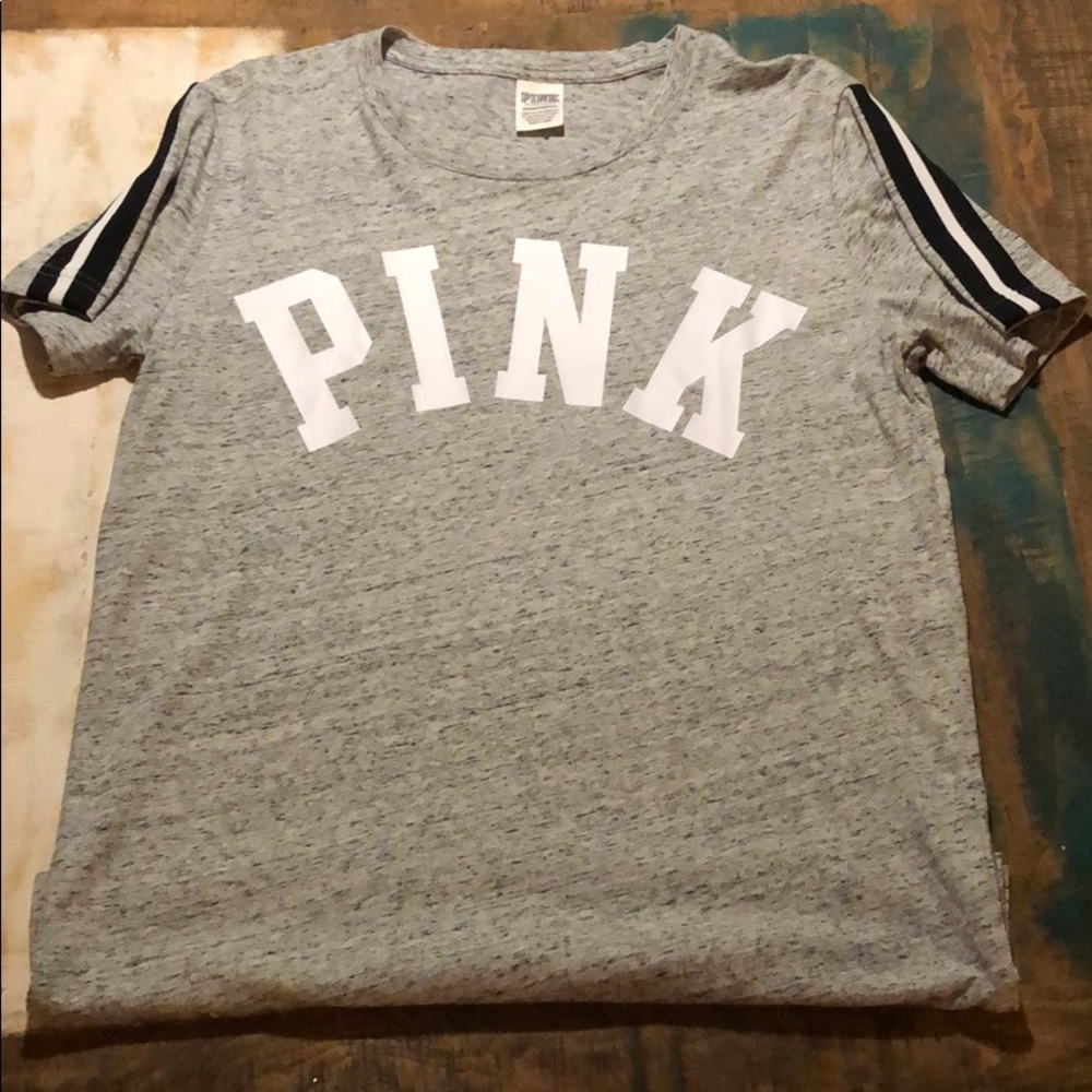 vs pink t- shirt.